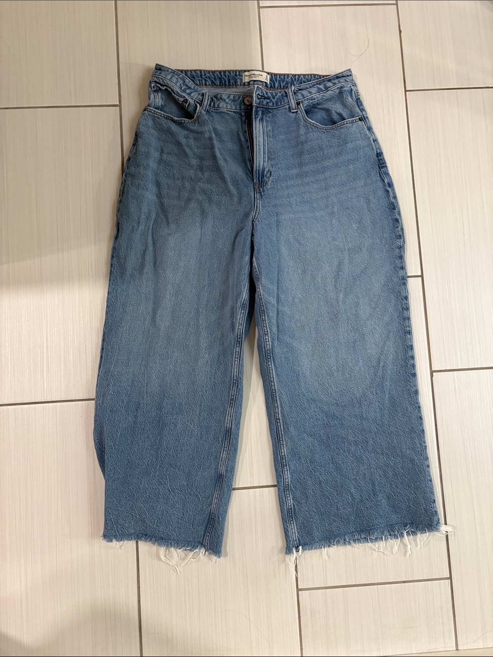 Abercrombie & Fitch The Crop Wide Leg Jean Curve Love